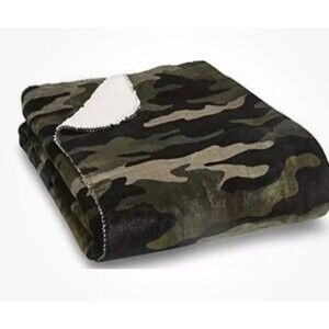 NWT Victorias Secret Sherpa Blanket GREEN ARMY CAMOUFLAGE  60x72 LTD ED HTF RARE